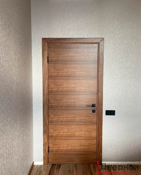 Межкомнатная дверь Классика (горизонтальный шпон)